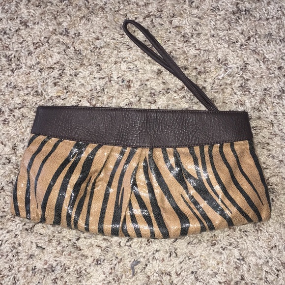 Handbags - 🇺🇸 Bishop Tiger Print Clutch